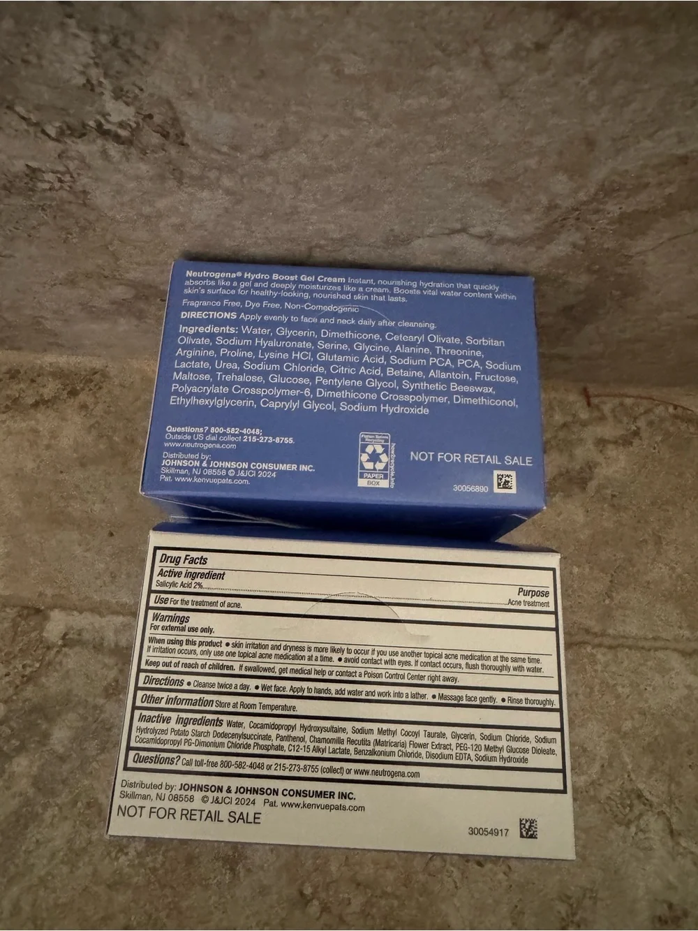 Sample size 12 Neutrogena Hydro Boost Gel cream .3oz & 12 Oil-Free Acne Wash .5
